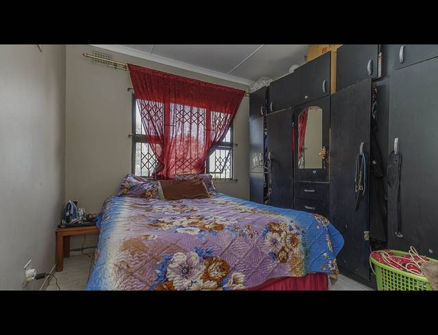 5 BEDROOM FREESTANDING FOR SALE IN WYEBANK